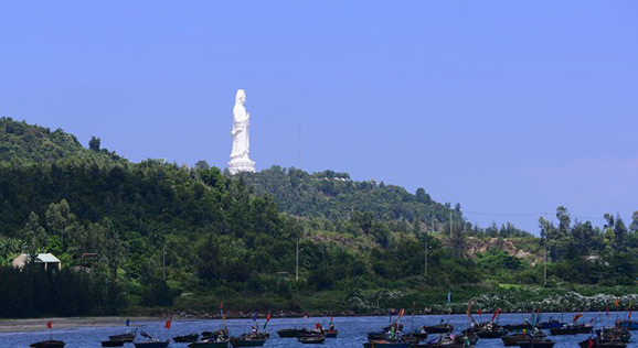 Lady Buddha Da Nang - View from city